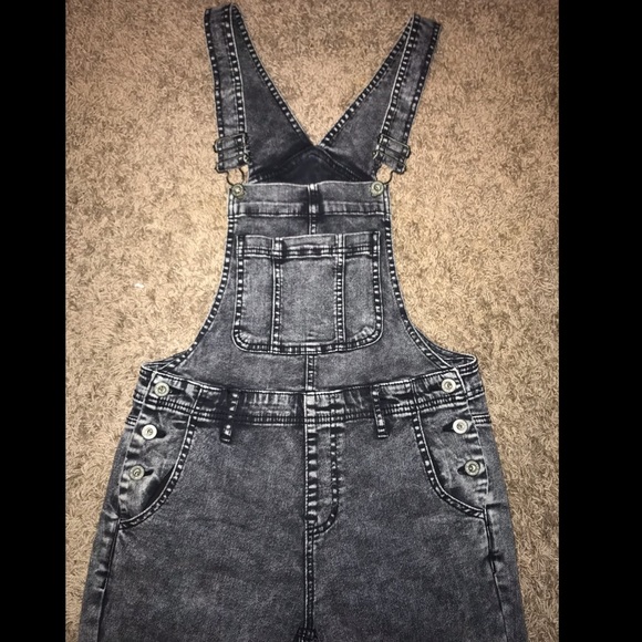 Bullhead Denim - Super cute overalls!!!